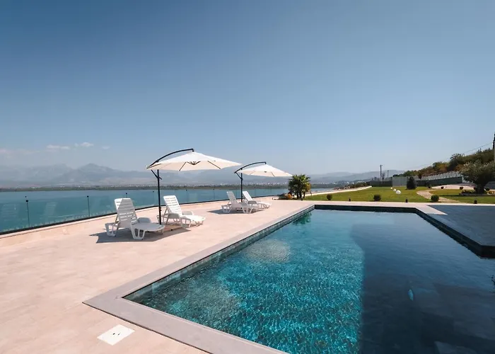 Villa The Panoramic By Pikhost Široka